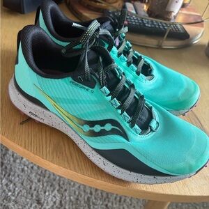 Saucony Peregrine Women's Trail Runners in Teal with Yellow Accent
